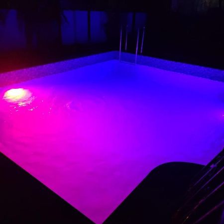 The Perfect Stays- Lal Mahal Villa With Disco Pool Lonavala Εξωτερικό φωτογραφία